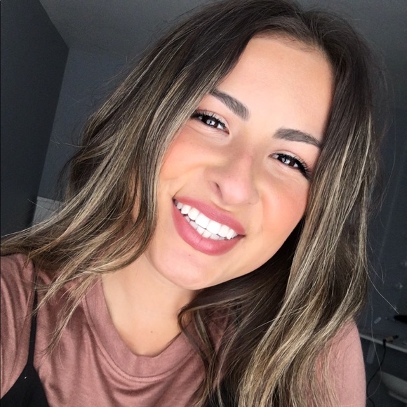 Meet your Posher, Giselle - Picture 1 of 1